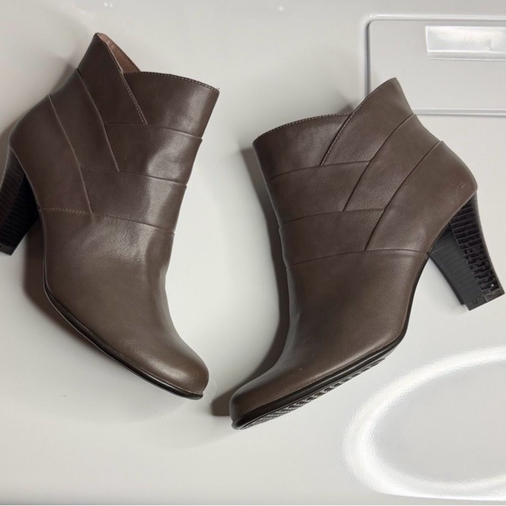 AEROSOLES Dark Brown Heeled Boots
